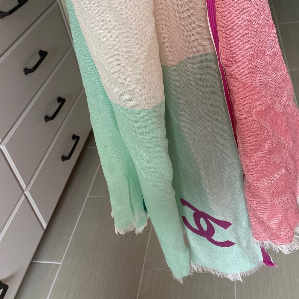 Chanel cashmere blend scarf - Picture 2 of 4